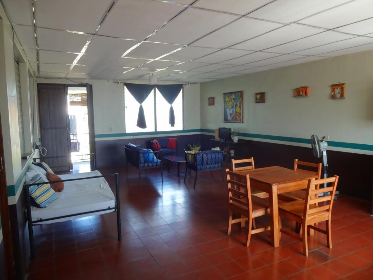 Harvest House Nicaragua Hotel León Esterno foto