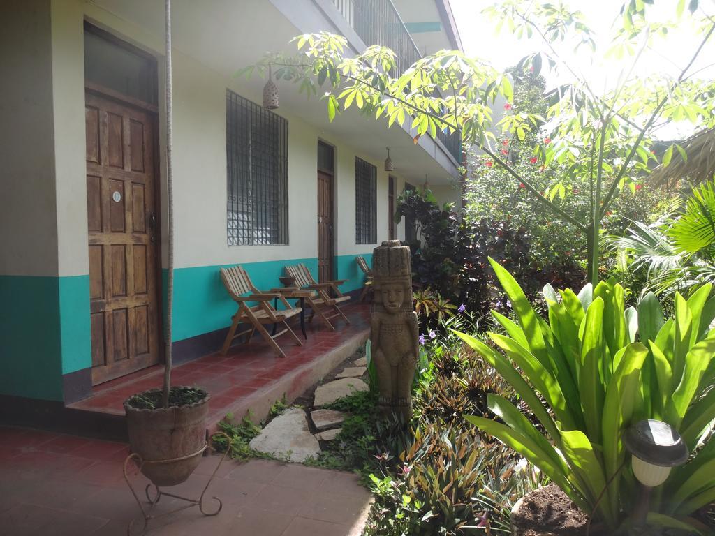 Harvest House Nicaragua Hotel León Esterno foto